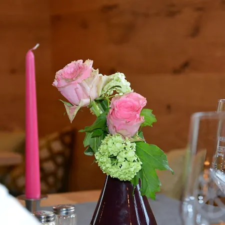 Krone Am Fluss - ホテル