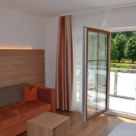 Die Krone Am Fluss - Landhotel Sindringen 3*